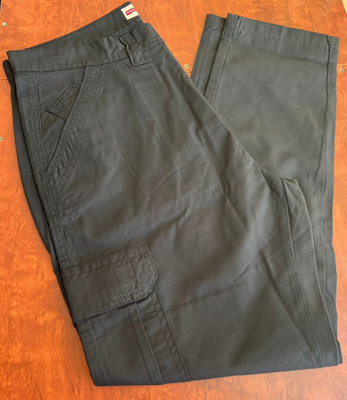 WRANGLER CARGO PANTS- BLACK